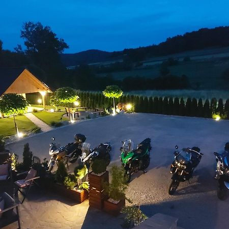 Dwor Bysina Villa Myślenice Exteriör bild
