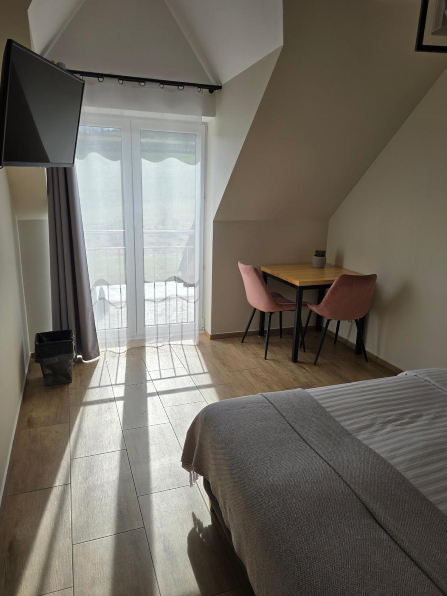 Dwor Bysina Villa Myślenice Exteriör bild
